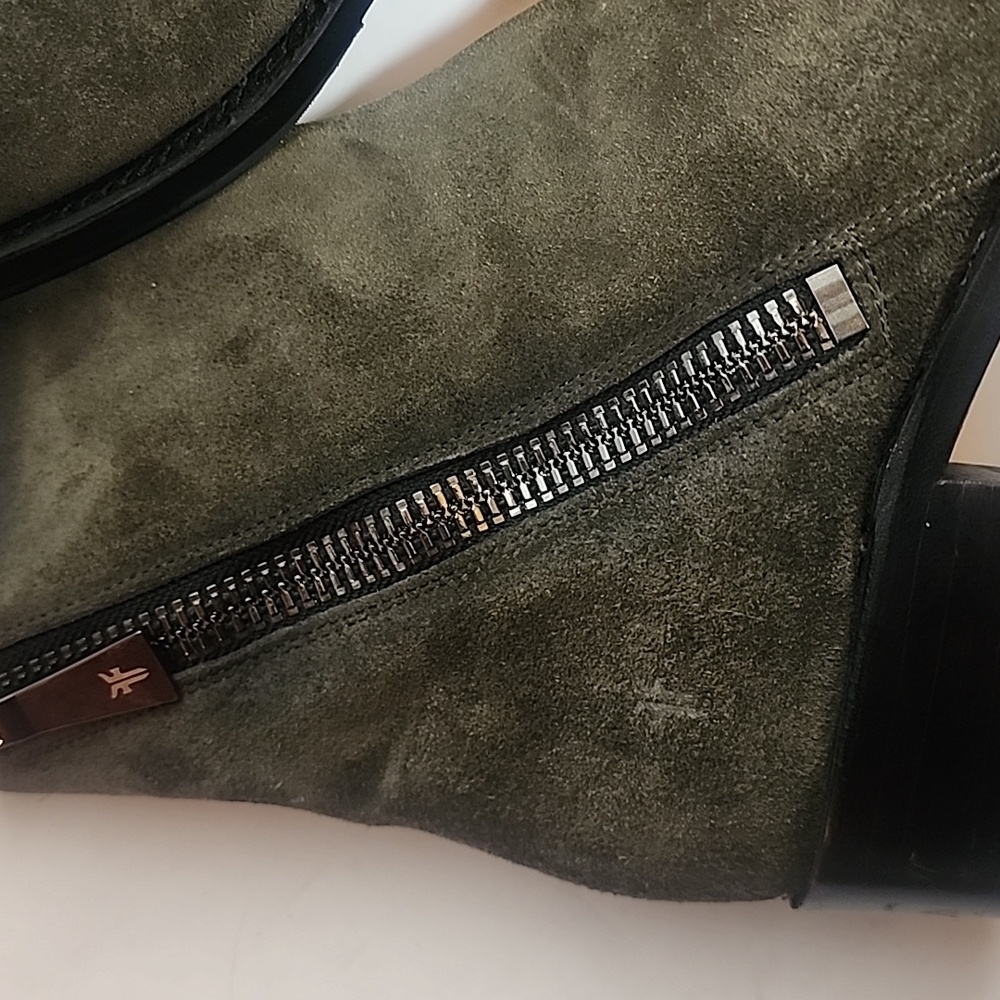 Frye Distressed Gorgeous Olive Suede Side Zip Ankle Quality Bootie Boots Size 8B - Picture 12 of 15